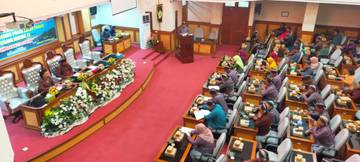 Nuansa Jawa Warnai Rapat Paripurna DPRD Kulon Progo 