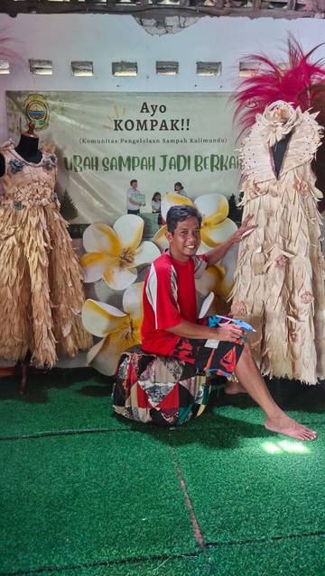 Kreatifitas dari Sampah Plastik Tercipta Gaun Cantik
