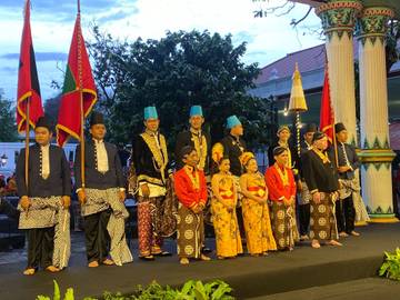 Peragaan Busana Abdi Dalem Kraton, Buka Pameran ‘Hamong Nagari’