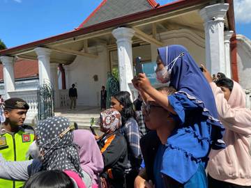 Mengalap Berkah Gunungan Garebeg Besar