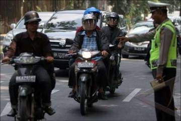 Ini Alasan Lampu Motor Wajib Menyala Siang Hari