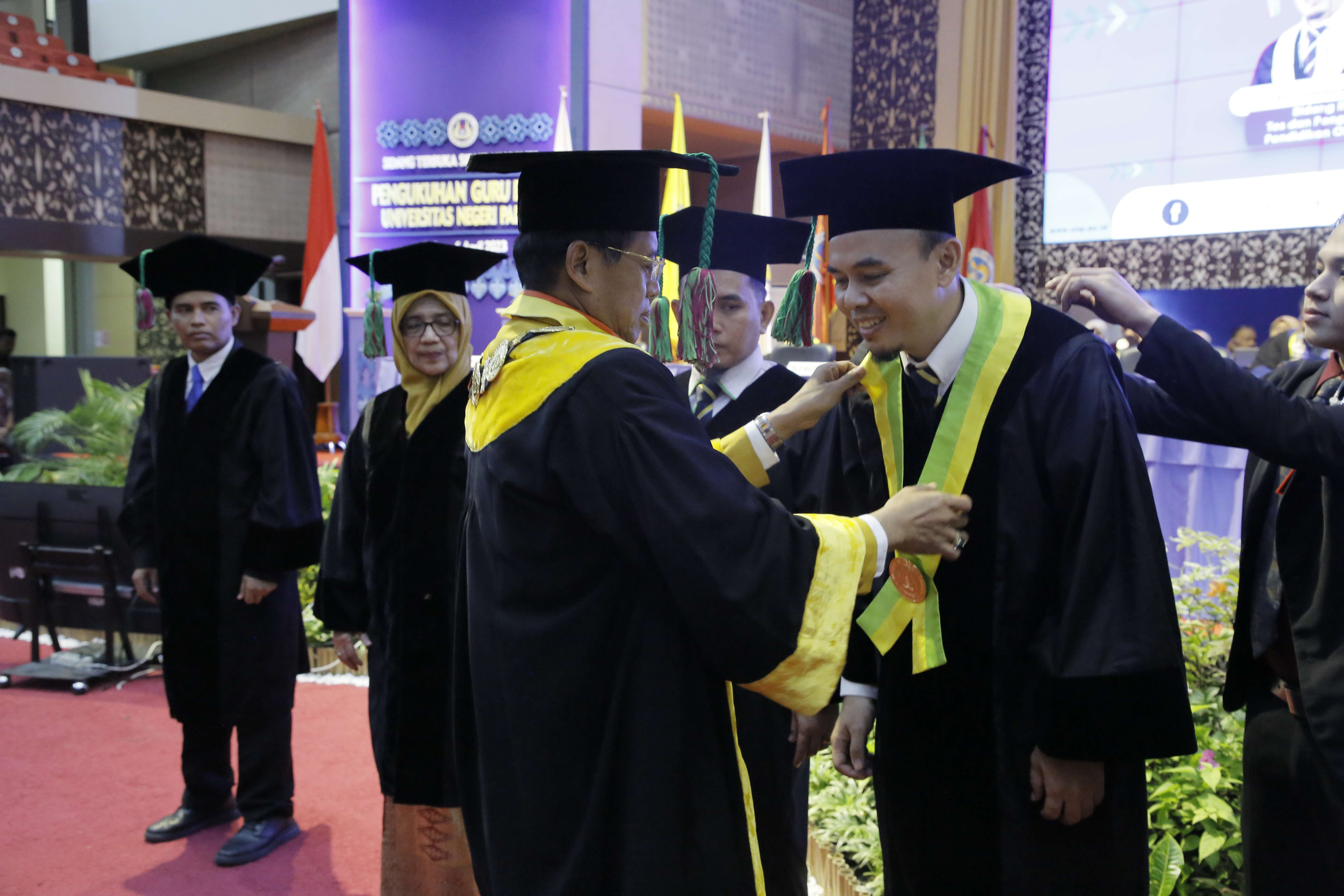 Empat Lagi Profesor Dikukuhkan, UNP Kini Memiliki 92 Guru Besar - RRI.co.id