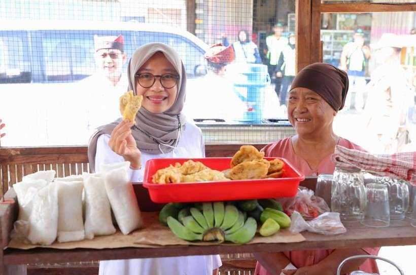 Banyuwangi Kembali Salurkan Bantuan Alat Usaha untuk UMKM, Dalam Bunga Desa