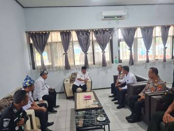 Bupati Situbondo Datangi Kantor ASDP di Pelabuhan Jangkar Tindaklanjuti Keluhan e-Tiketing