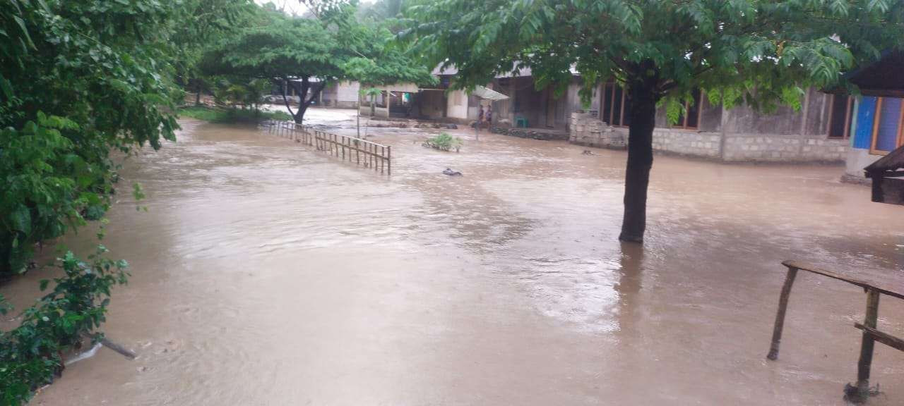 Banjir Rendam Rumah Warga Di Kecamatan Wewaria, 10 KK Terpaksa Mengungsi  