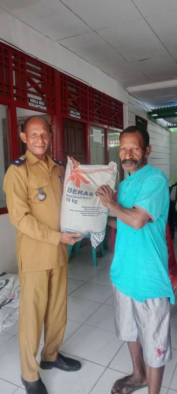 400 KK Kampung Sokanggo Dapatkan 1 Ton Beras  