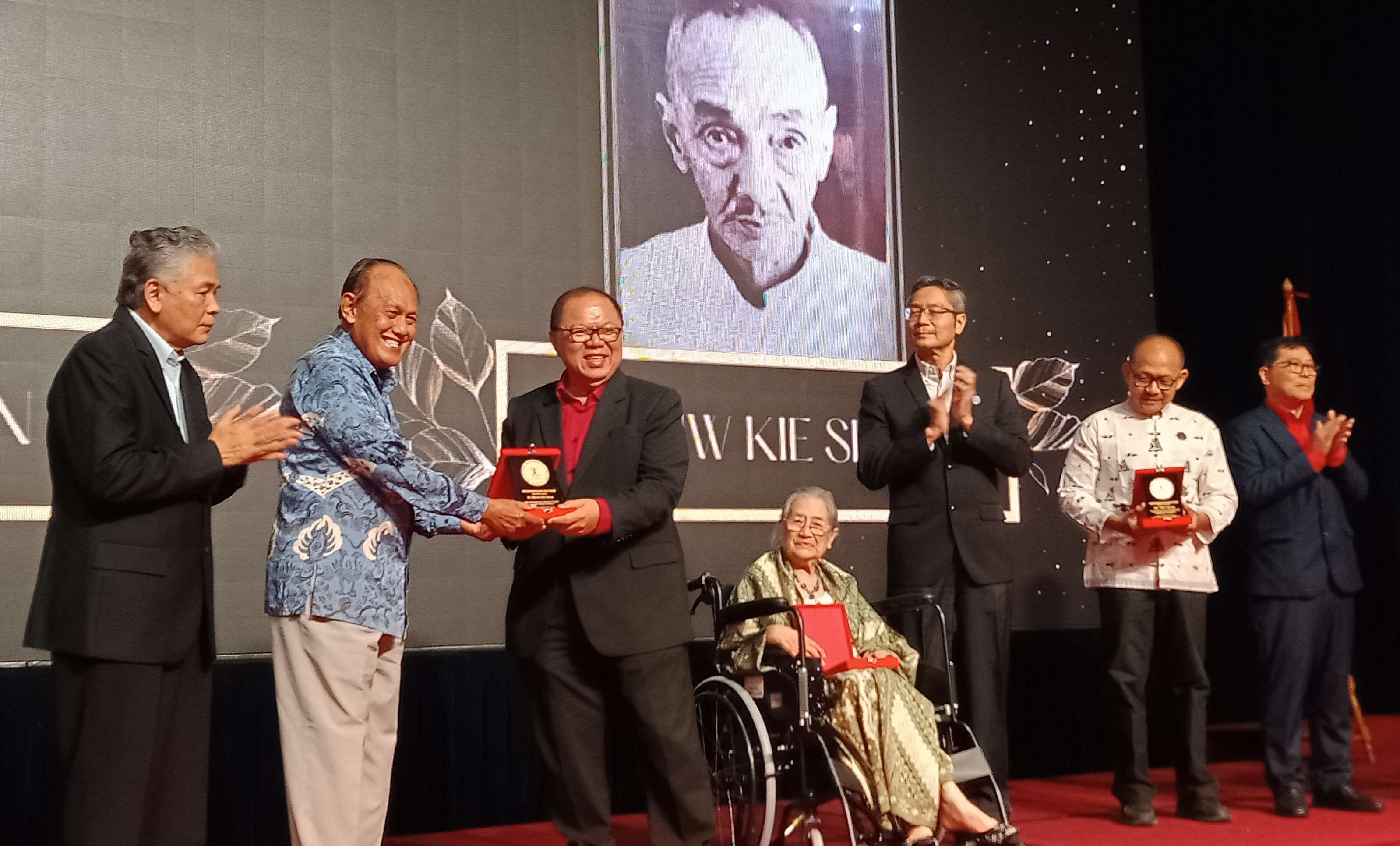 Matakin Tiga Tokoh Khonghucu Raih Penghargaan Matakin - RRI.co.id