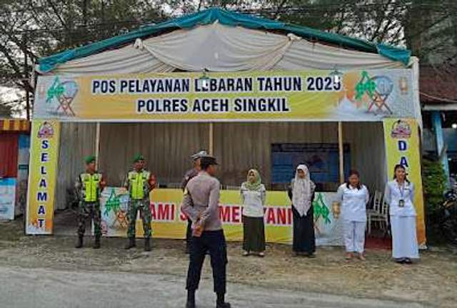 TNI dan Personil Gabungan Siaga di Pos Pelayanan Lebaran