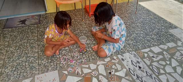 Siswa SD Manfaatkan Waktu Libur Membuat Kerajinan Tangan