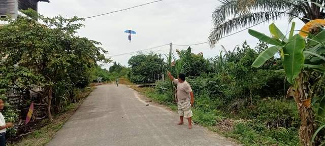 Layangan Bikin Anak-Anak Singkil Lupa Gadget