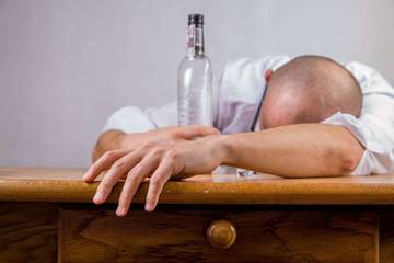 Hoax atau Fakta : Alkohol Dapat Menyebabkan Kebutaan