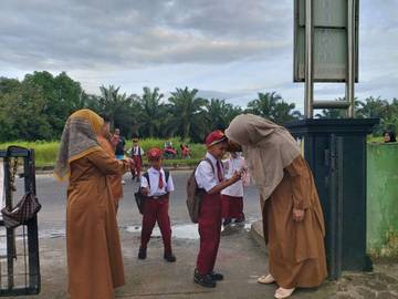 Suasana Hari Pertama Sekolah di Singkil Disambut Antusias Siswa