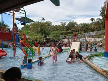 Objek Wisata Kolam Madura di Singkil Ramai Pengunjung