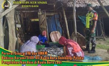 Sambangi Pengolahan Ikan Asin,TNI Motivasi Pelaku UMKM di Singkil