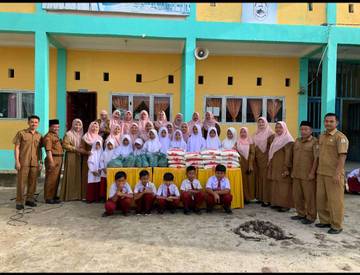 Sekolah di Singkil Berbagi Kebahagiaan dengan Yatim Piatu