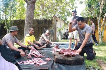 Tradisi Meugang, Polres Aceh Singkil Sembelih Lima Sapi