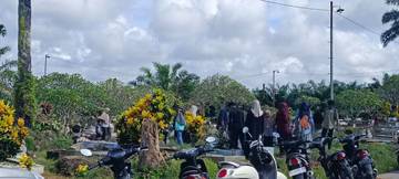 Jelang Ramadan, TPU di Singkil Dipadati Peziarah