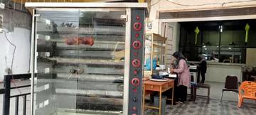 Berburu Ayam Guling untuk Menu Berbuka  