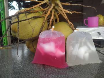 Es Kelapa Muda jadi Incaran untuk Berbuka 