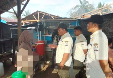 Warung Makan Diimbau Tidak Jualan Siang Hari