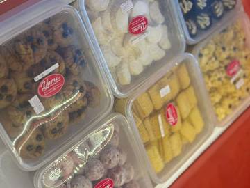 Pedagang Kue Lebaran Kebanjiran Omzet