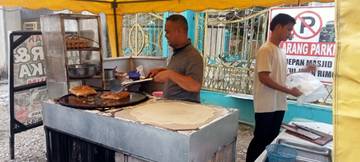 Martabak Mesir di Singkil Kebanjiran Pesanan 