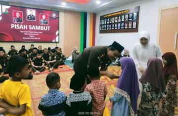  Kejari Singkil Santuni Anak Yatim 