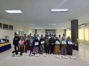 Kemenag Subulussalam Salurkan Paket Ramadan untuk Dhuafa