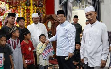 Pemkab Singkil Serahkan Santunan Ramadan Baitul Mal