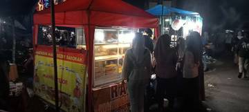Pedagang Raup Cuan Malam Penutupan HUT Singkil 