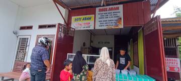 Usaha Roti Abah Subulussalam Raup Cuan Jutaan Rupiah 