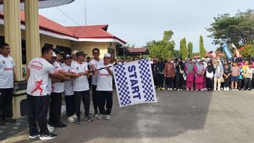Jalan Santai Warnai Hari Bhayangkara di Aceh Singkil