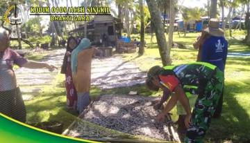TNI Bimbing Pelaku UMKM di Desa Pesisir Singkil