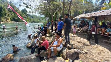 Ratusan Masyarakat Antusias Nonton Lomba Menjala di Sikelang