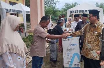 Ratusan Pelaku Usaha di Singkil Terima Bantuan  