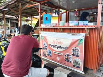 Cuaca Panas Penjual Minuman Banjir Omset 