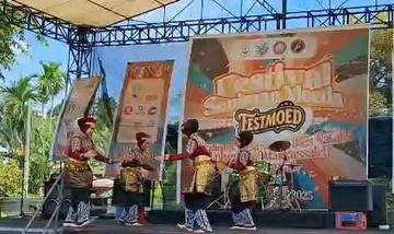 Penampilan Tarian Singkil pada Dies Natalis ke-56 Unimal