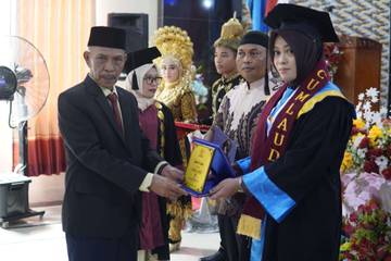 Wabup Minta Wisudawan Akper Yapker Jadi Nakes Profesional