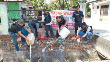 Satpol-PP Subulussalam Kembali Musnahkan Puluhan Liter Minuman Tuak
