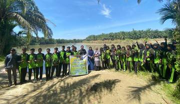 Aksi Siswa di Subulussalam Hijaukan Bantaran Sungai Soraya