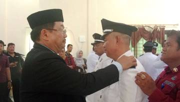 Sempat Tertunda, Bupati Angkat Puluhan Kades dan Mukim 