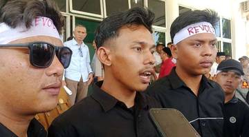 Mahasiswa Minta DPR Coret Rencana Pengadaan Randis Bupati 