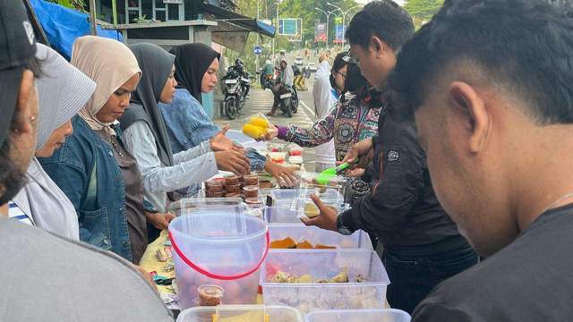 Menu Rebusan Jln Sudirman Digemari Warga Ambom