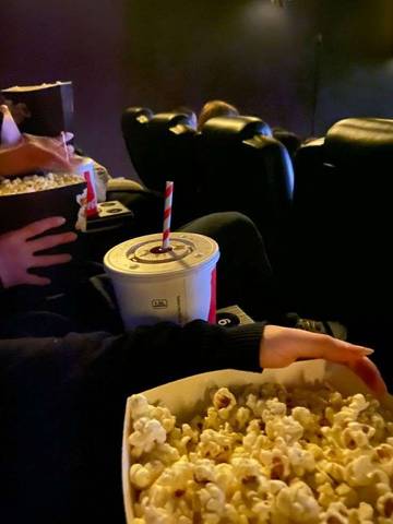 Menonton Film, Sarana Hiburan Relaksasi dan Inspirasi 