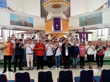 Pelajar SMA Kristen Ambon Wisata Rohani ke Gereja Pniel Wayame