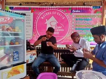 Mengubah Buah Jadi Uang, Cerita Inspirasi Penjual Es Rasta 