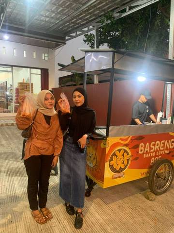 Setahun, Sosok Muda Ini Sukses Kembangkan Usaha Bakso Goreng 