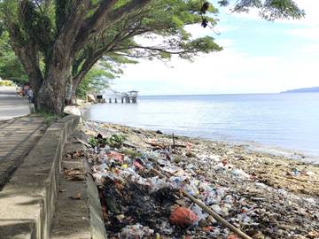 Pantai Air Salobar, Pesona Bahari yang Dicemari Sampah