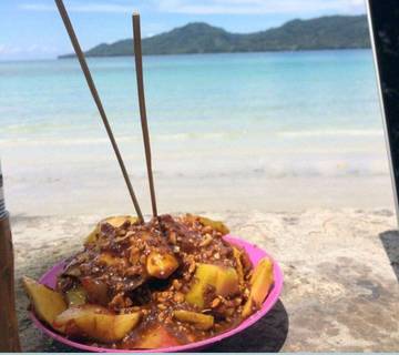 Cuaca Dingin? Rujak Ambon Siap Hangatkan Badan