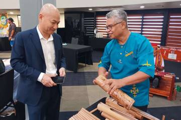 IAKN Ambon Perkenalkan Instrumen Musik “BALAGA” di Darwin 